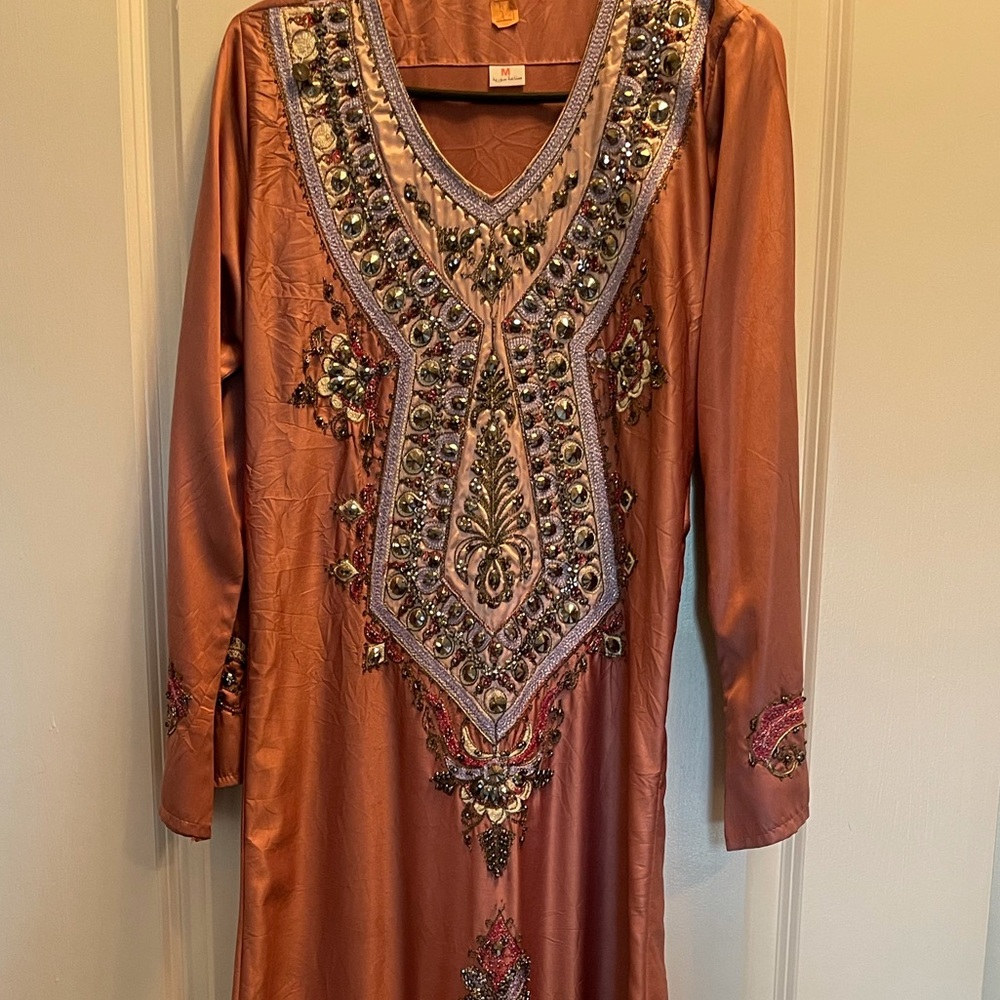 MIDDLE EASTERN THOUB - Picture 2 of 6